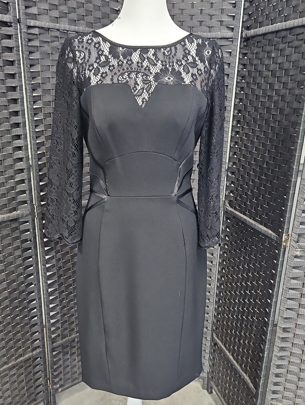 NWT Size 2 Black 3/4 Lace Sleeve Crepe Cocktail Dress by Adrianna Papell